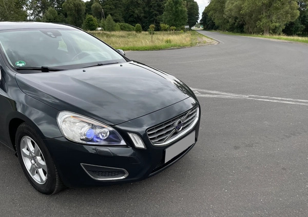 Volvo V60 cena 47900 przebieg: 140000, rok produkcji 2013 z Nidzica małe 497